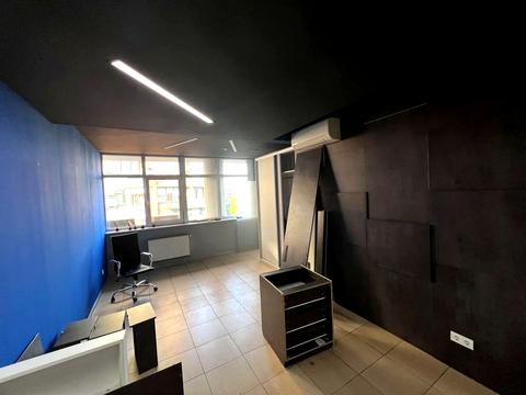 комерційна за адресою Лесі Українки бульв., 23