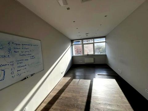 комерційна за адресою Лесі Українки бульв., 23