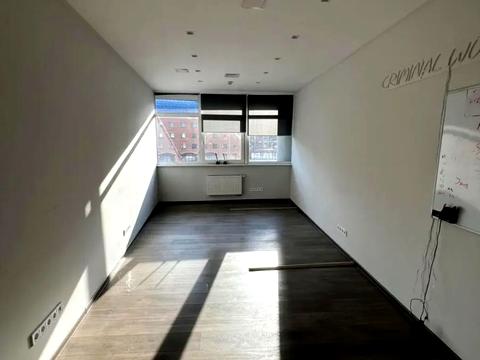 комерційна за адресою Лесі Українки бульв., 23