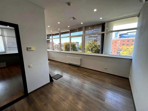 комерційна за адресою Лесі Українки бульв., 23