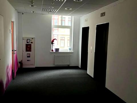 комерційна за адресою Володимирська вул., 38