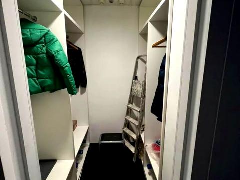 комерційна за адресою Володимирська вул., 38