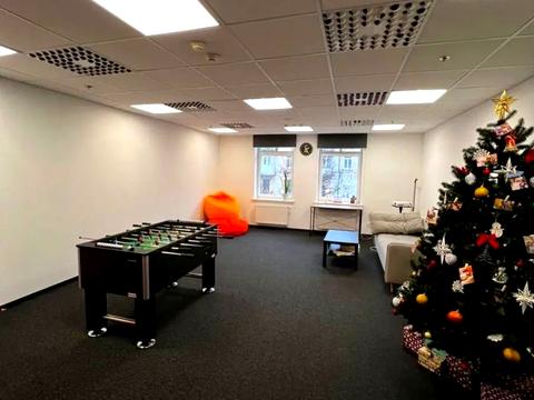 комерційна за адресою Володимирська вул., 38