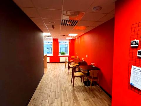 комерційна за адресою Володимирська вул., 38