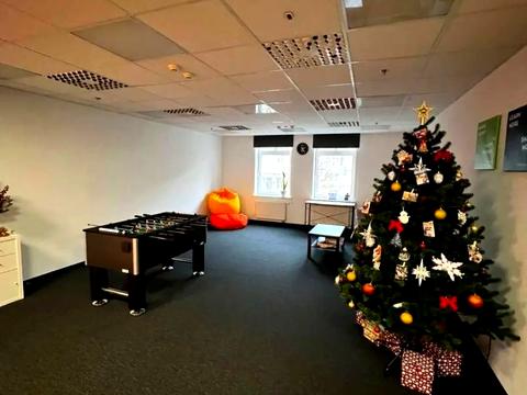 комерційна за адресою Володимирська вул., 38