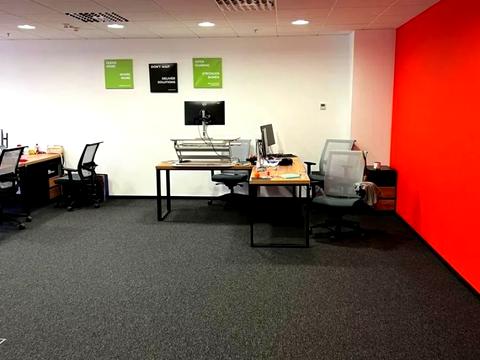 комерційна за адресою Володимирська вул., 38