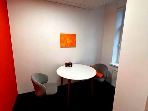 комерційна за адресою Володимирська вул., 38