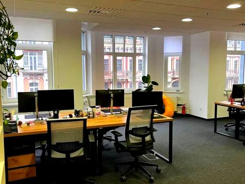 комерційна за адресою Володимирська вул., 38