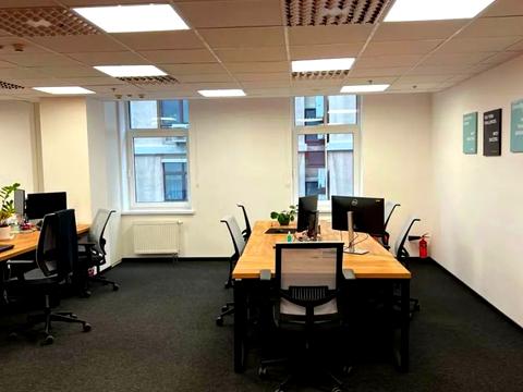 комерційна за адресою Володимирська вул., 38