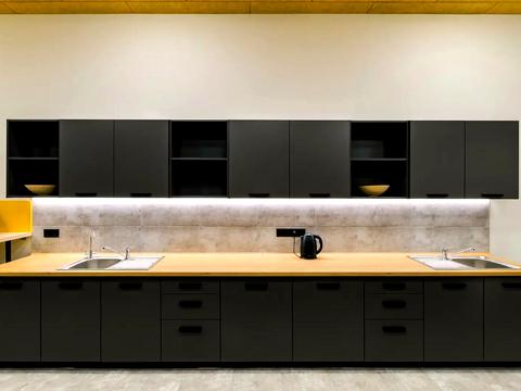 комерційна за адресою Борщагівська вул., 154