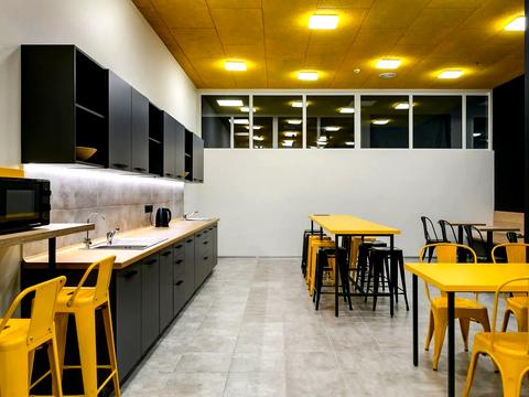 комерційна за адресою Борщагівська вул., 154