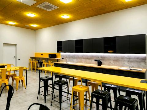 комерційна за адресою Борщагівська вул., 154