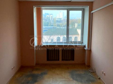 комерційна за адресою Саперно-Слобідська вул., 25