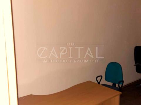 комерційна за адресою Саперно-Слобідська вул., 25