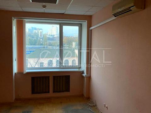 комерційна за адресою Саперно-Слобідська вул., 25