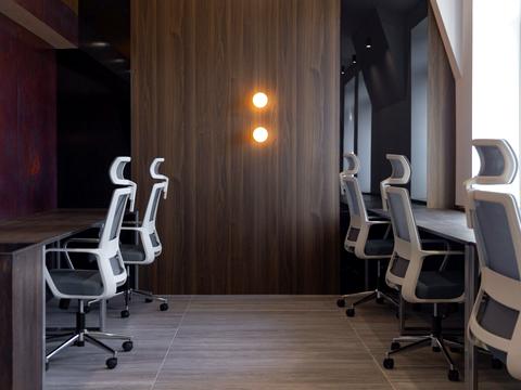 комерційна за адресою Панаса Мирного вул., 8