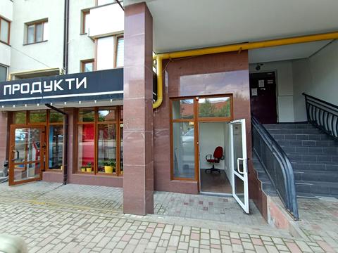комерційна за адресою Хотинська вул., 12