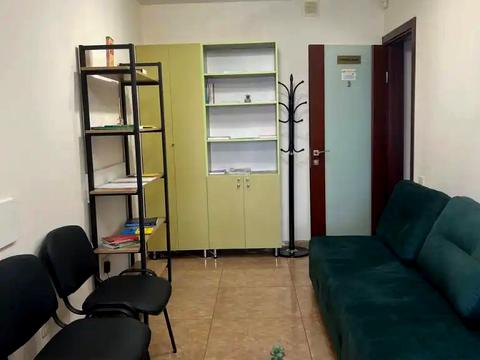 комерційна за адресою Воскресенська вул. (Леніна), 4