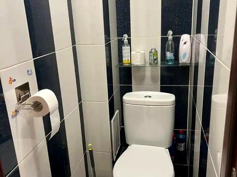 комерційна за адресою Воскресенська вул. (Леніна), 4