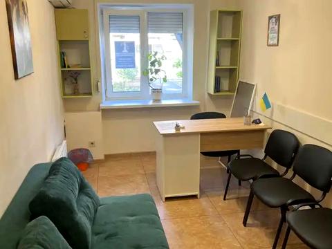 комерційна за адресою Воскресенська вул. (Леніна), 4