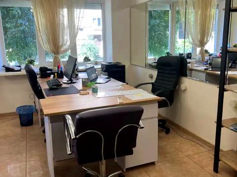 комерційна за адресою Воскресенська вул. (Леніна), 4