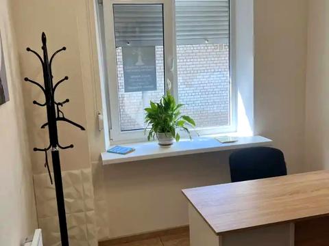 комерційна за адресою Воскресенська вул. (Леніна), 4