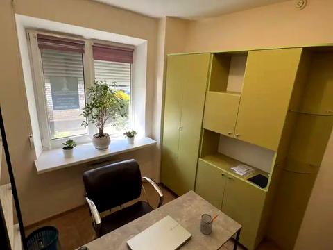 комерційна за адресою Воскресенська вул. (Леніна), 4