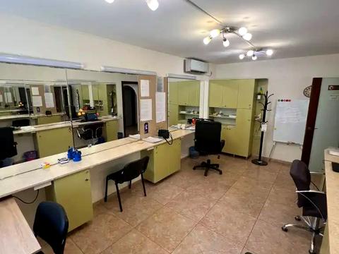 комерційна за адресою Воскресенська вул. (Леніна), 4