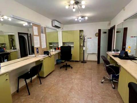 комерційна за адресою Воскресенська вул. (Леніна), 4