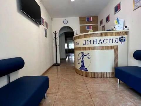 комерційна за адресою Воскресенська вул. (Леніна), 4