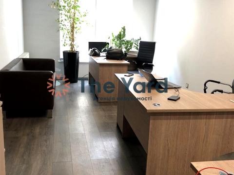 комерційна за адресою Дегтярна вул., 6А