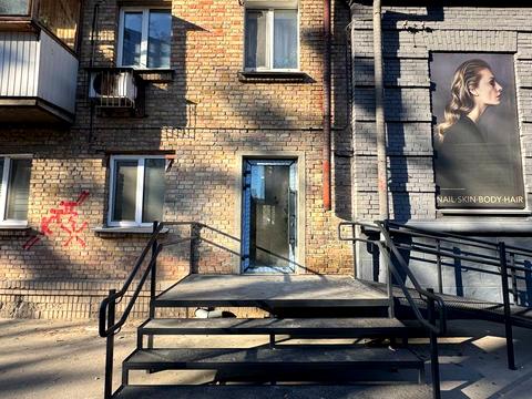 комерційна за адресою Василя Яна вул., 2