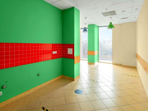 комерційна за адресою Миколи Амосова вул., 12