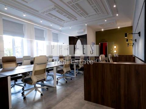 комерційна за адресою Богдана Хмельницького вул., 32