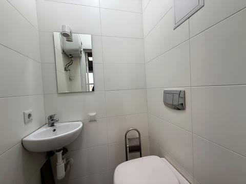 комерційна за адресою Дмитра Яворницького просп. (Карла Маркса), 72-Б