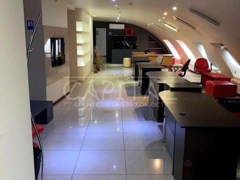 комерційна за адресою Дніпровська набережна вул., 23