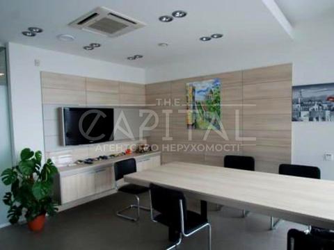 комерційна за адресою Велика Васильківська вул. (Червоноармійська), 72-А