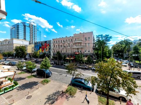 комерційна за адресою Богдана Хмельницького вул., 32