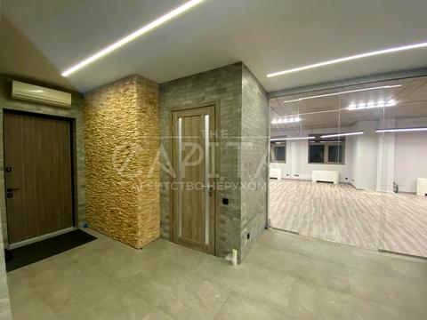 комерційна за адресою Велика Васильківська вул. (Червоноармійська), 72-А