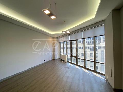 комерційна за адресою Велика Васильківська вул. (Червоноармійська), 72-А