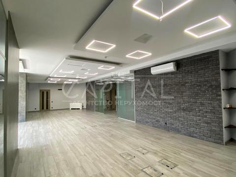 комерційна за адресою Велика Васильківська вул. (Червоноармійська), 72-А