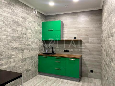 комерційна за адресою Велика Васильківська вул. (Червоноармійська), 72-А