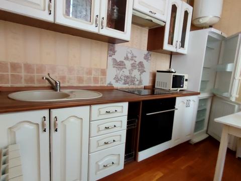 квартира за адресою Королеви Єлизавети ІІ вул. (Глинки), 18