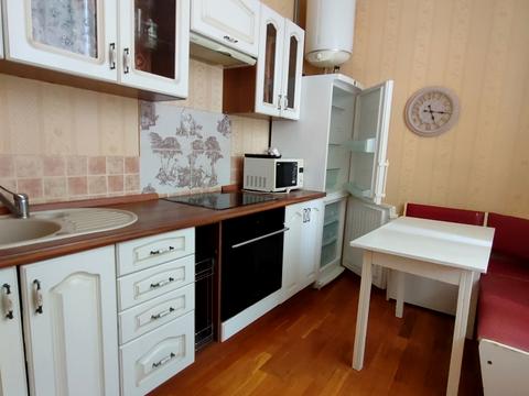 квартира за адресою Королеви Єлизавети ІІ вул. (Глинки), 18