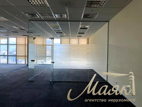 комерційна за адресою Київ, Миколи Амосова вул., 12