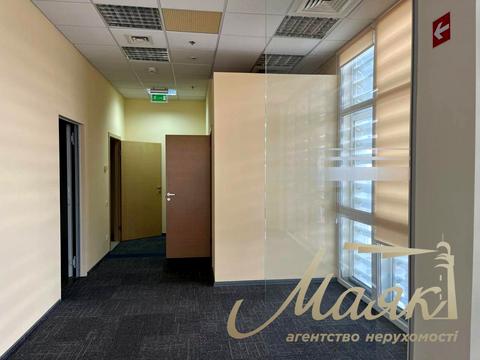 комерційна за адресою Київ, Миколи Амосова вул., 12