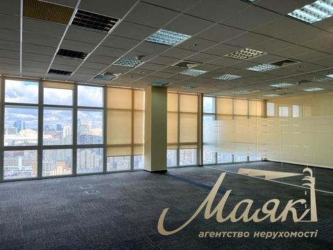 комерційна за адресою Київ, Миколи Амосова вул., 12