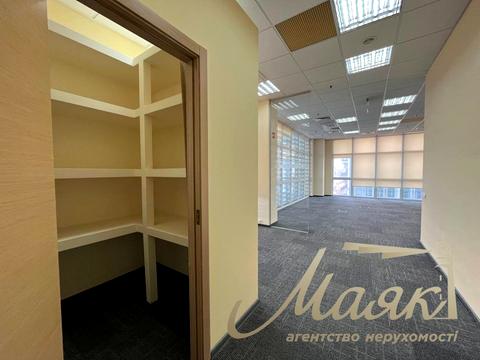 комерційна за адресою Київ, Миколи Амосова вул., 12