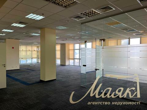 комерційна за адресою Миколи Амосова вул., 12