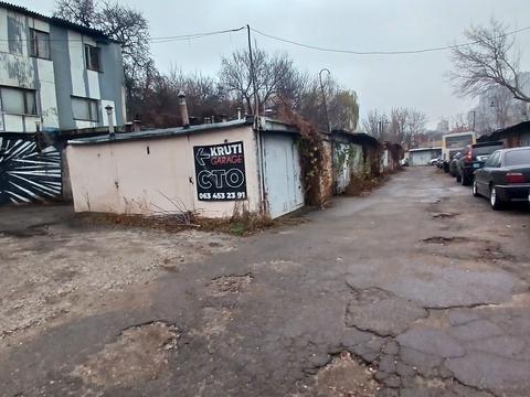 паркомісце за адресою Залізничне шосе, 39